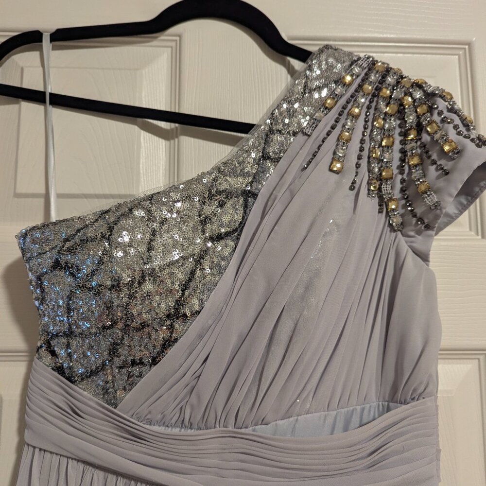 Formal gown - Picture 2 of 5